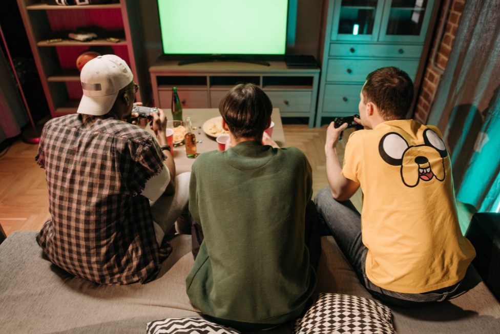 friends playing video game at home · free stock ph