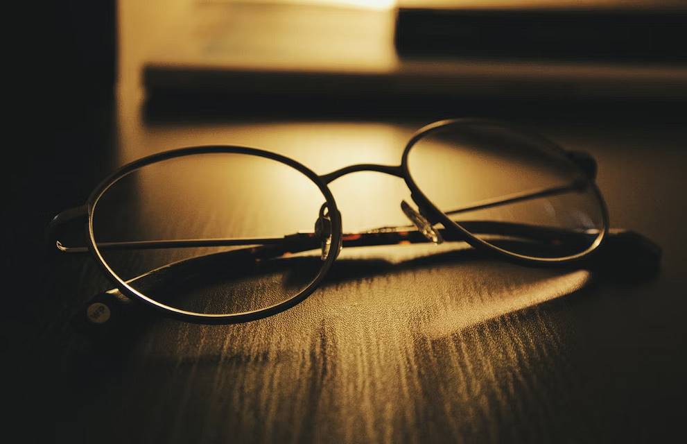 how to clean and care for your eyeglasses properly