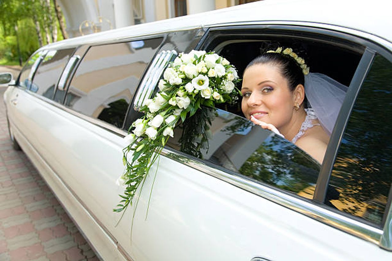 limousines for wedding transfers (2)