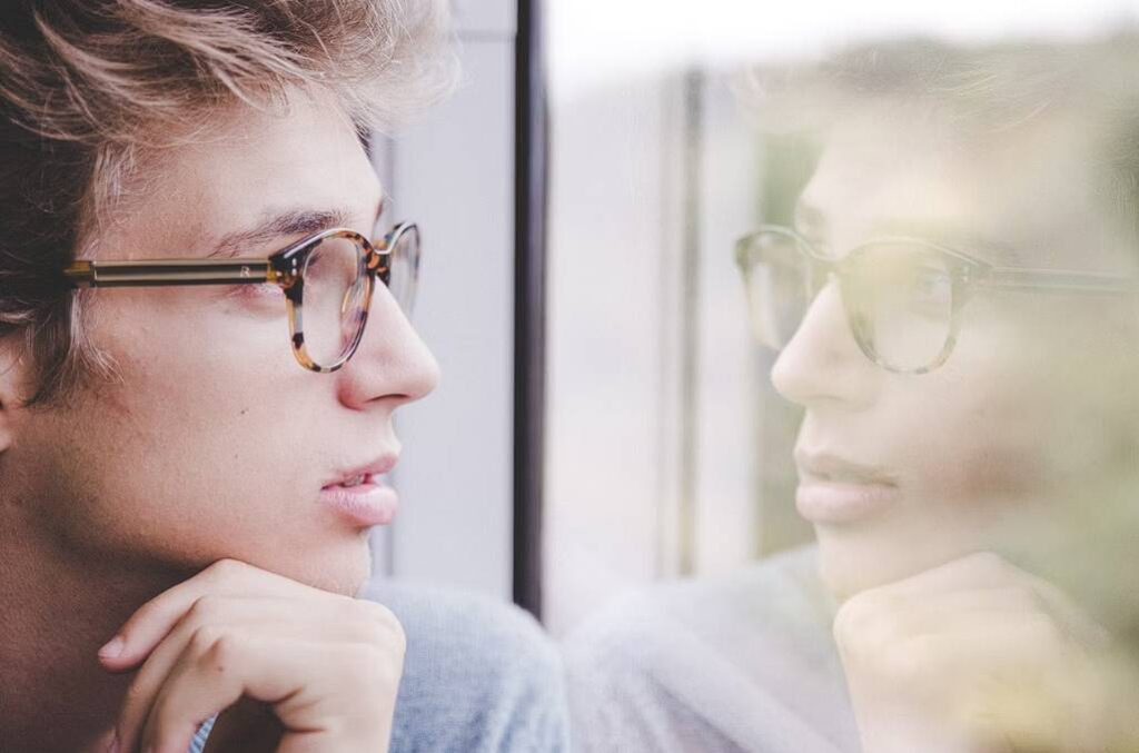 what is the difference between progressive lenses and normal lenses